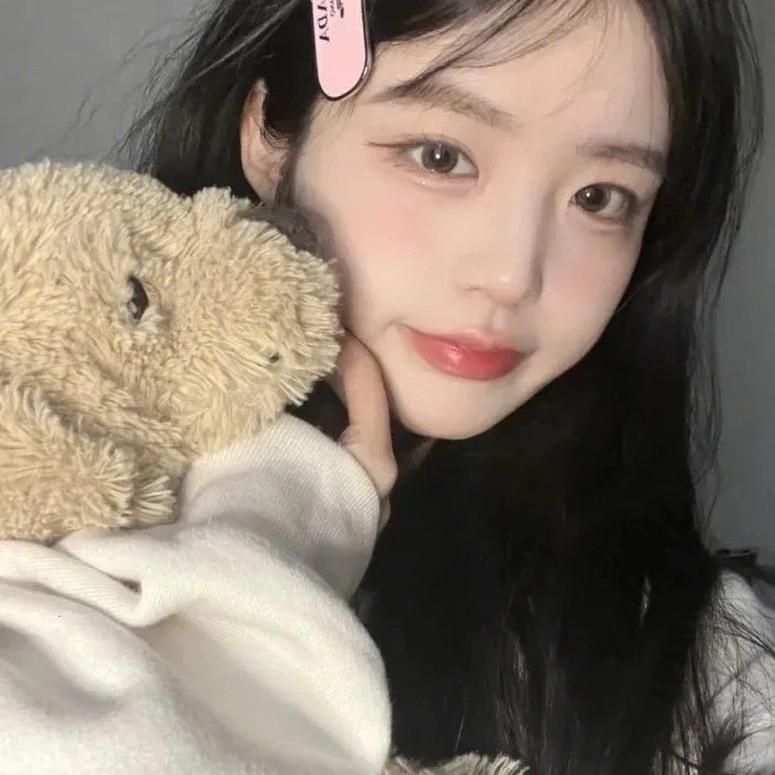 照片里的伴娘